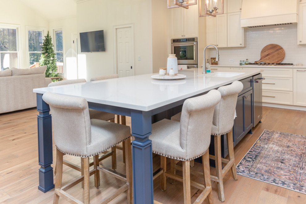 Transitional home design photo in Atlanta