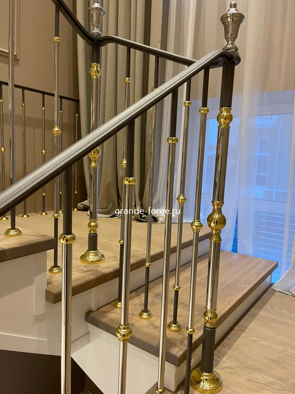 Лестница, латунное ограждение, Grande forge(Франция), коллекция "Гармония"