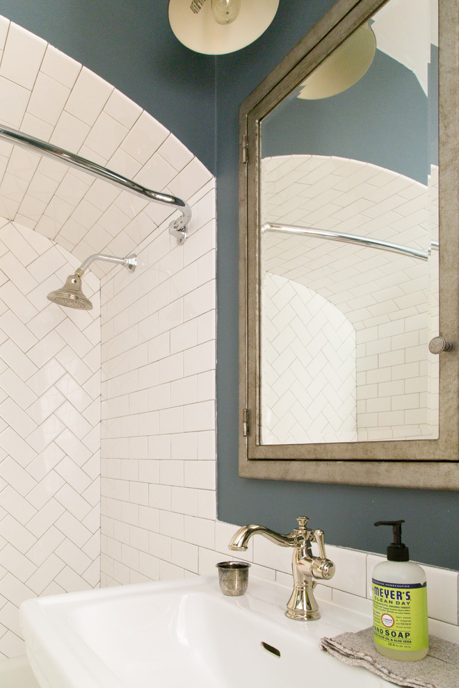 Inspiration for a transitional bathroom in Chicago.