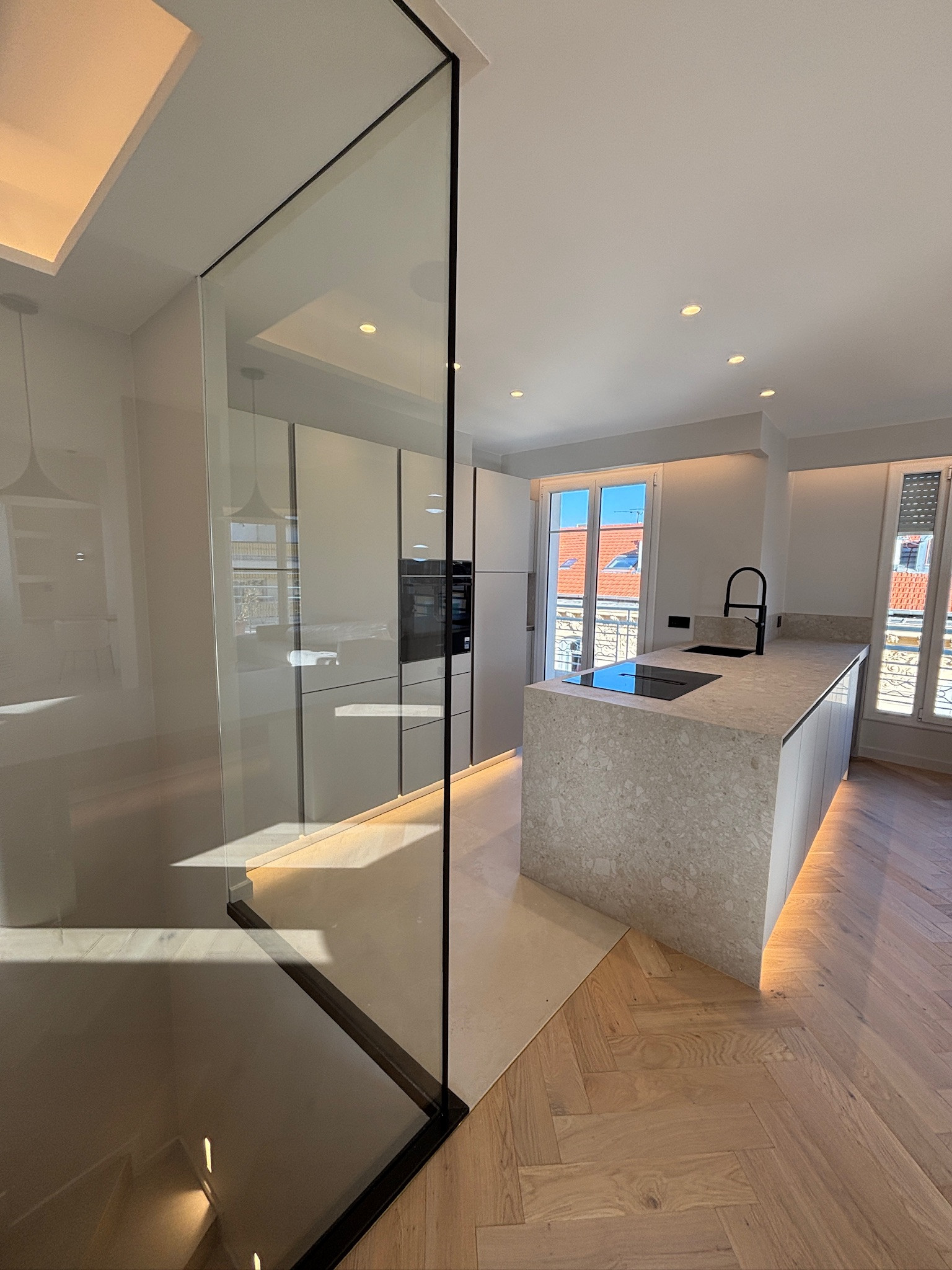 L’union parfaite : deux appartements transformés en un duplex unique