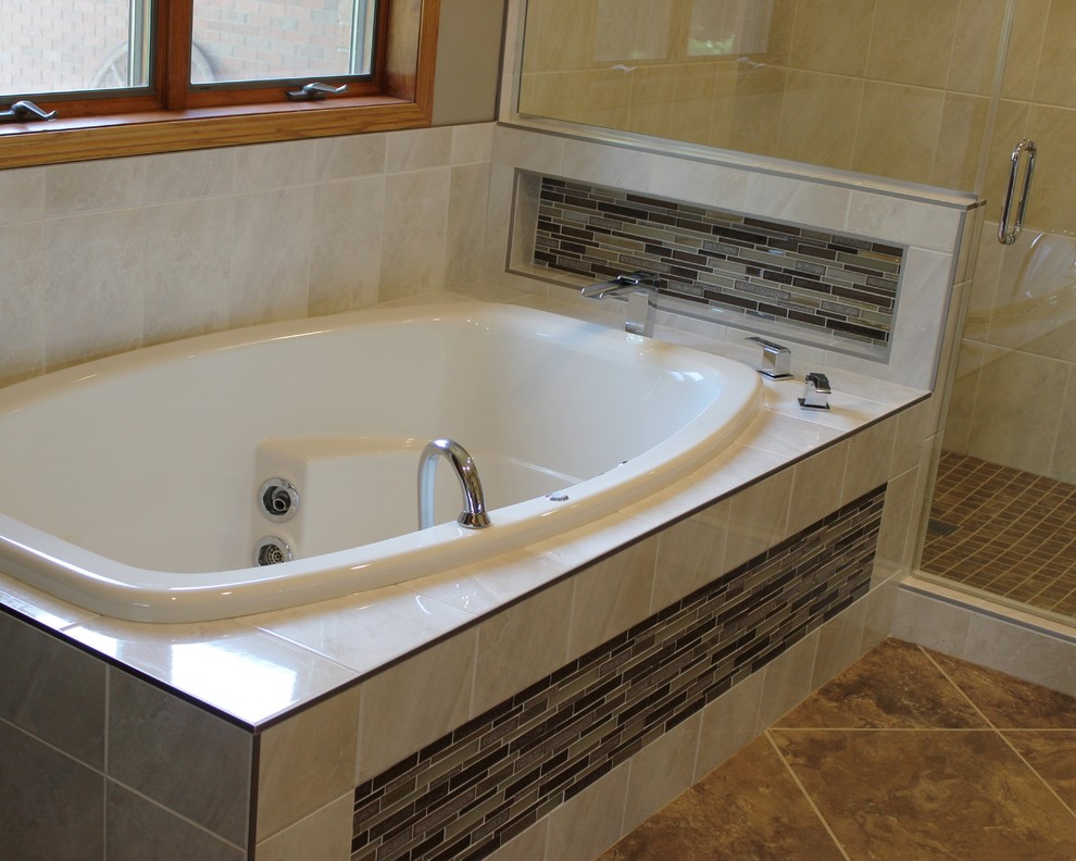 Example of a master drop-in bathtub design in Chicago