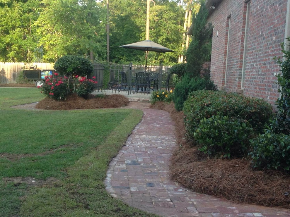 Inspiration for a shade side yard landscaping.