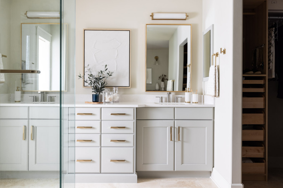 Inspiration for a transitional bathroom remodel in Calgary