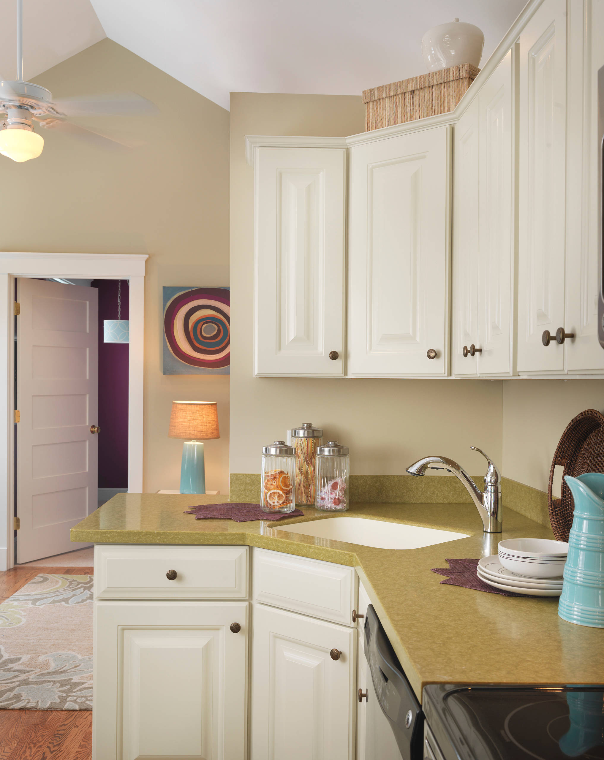 Houzz Tour: Comfy and Cozy in 630 Square Feet, image size:2034x2560