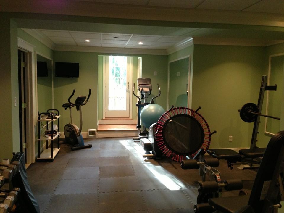 Photo of a traditional home gym in Philadelphia.