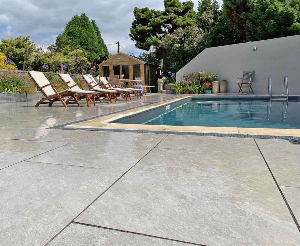 Inspiration for a large contemporary swimming pool in Hertfordshire.