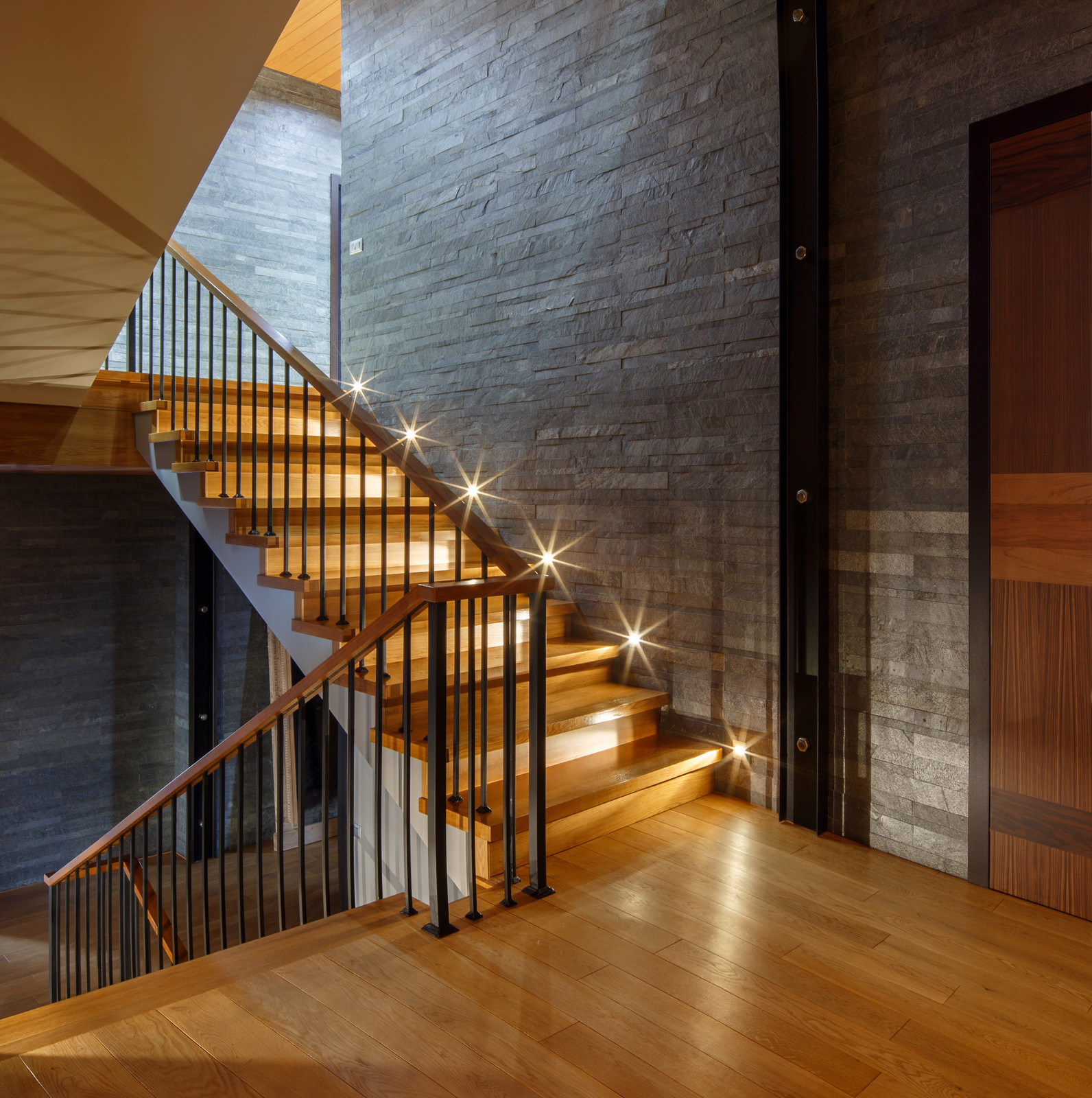 ДОМ В СОВРЕМЕННОМ СТИЛЕ