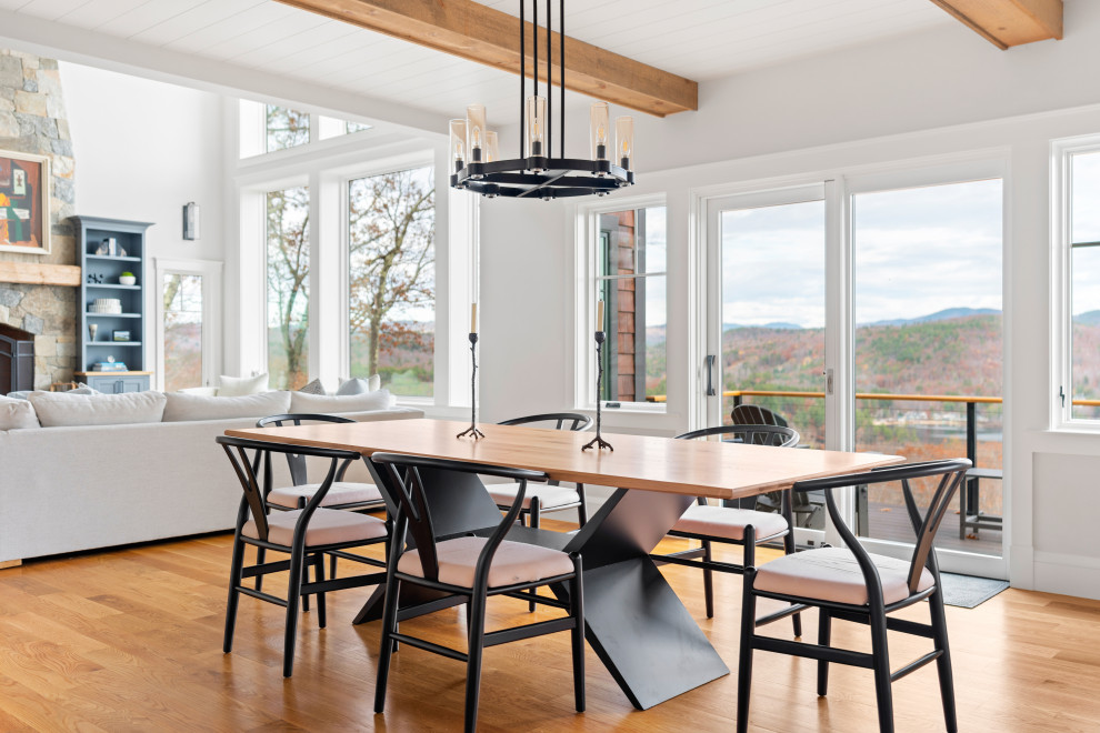 Dining room - rustic dining room idea