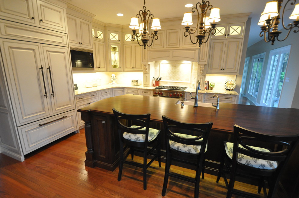 Kitchen - transitional kitchen idea