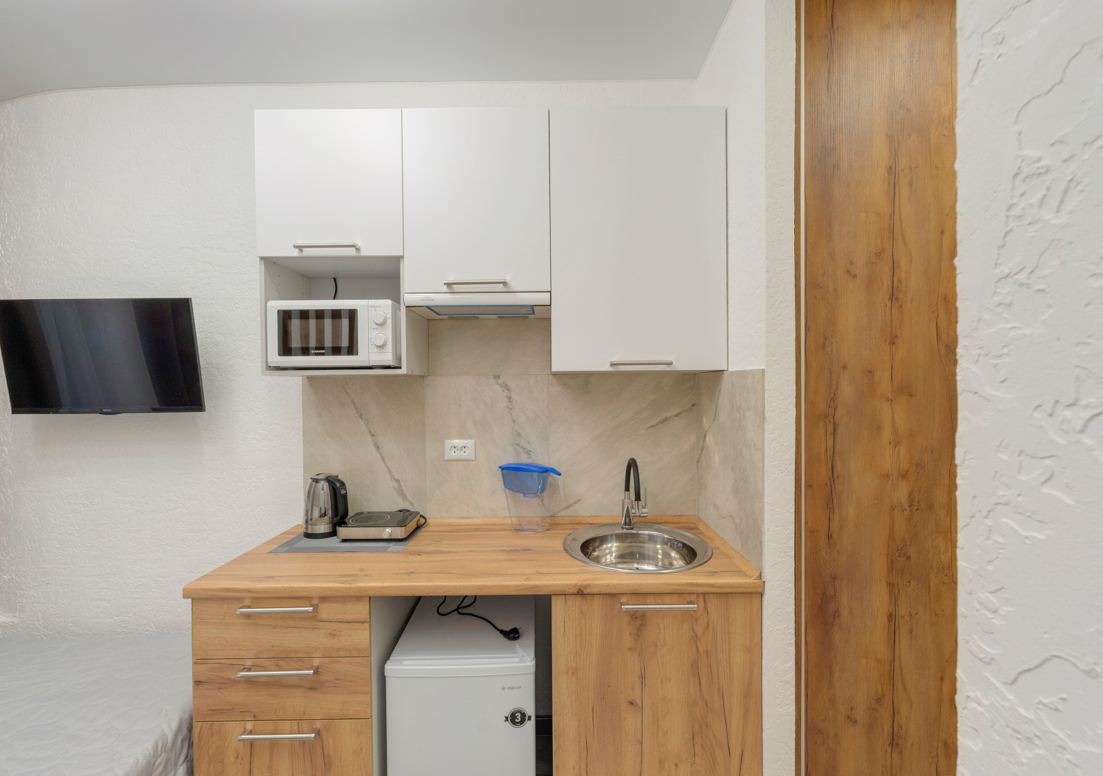 Мини-студия под сдачу посуточно на Марата 22 номер 1