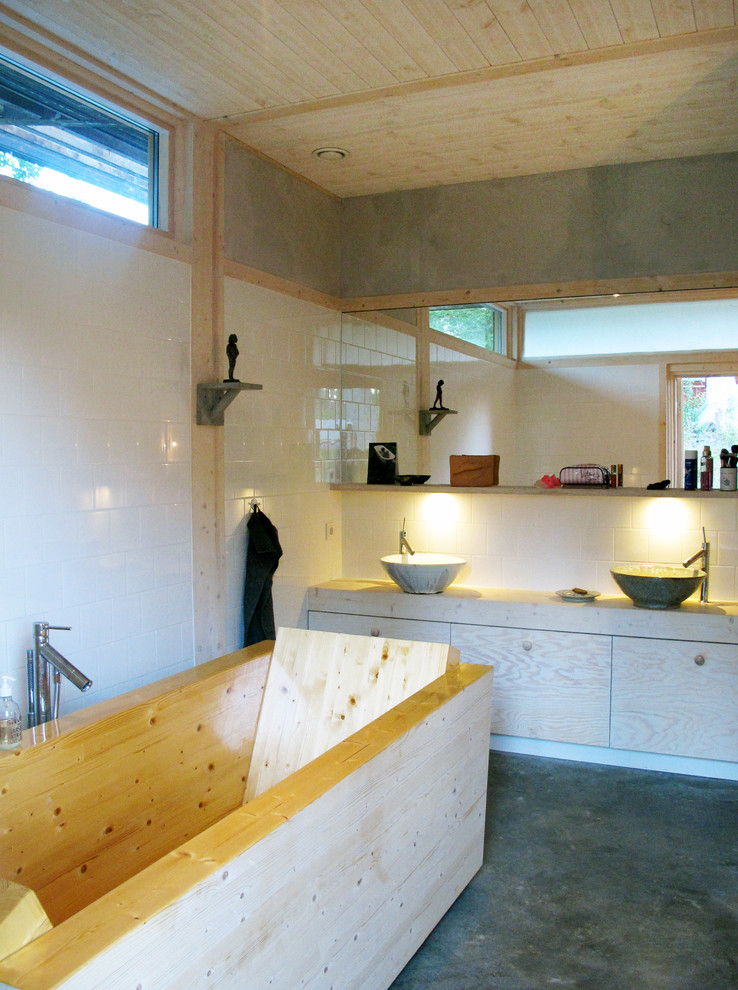 Design ideas for a rustic bathroom in Stockholm.