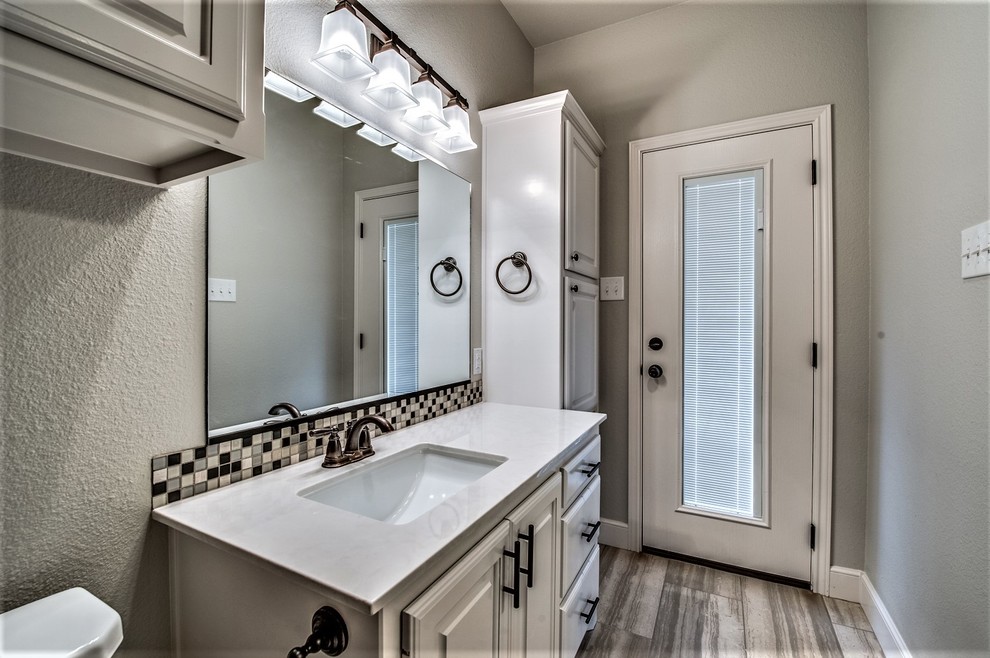 Home design - transitional home design idea in Austin