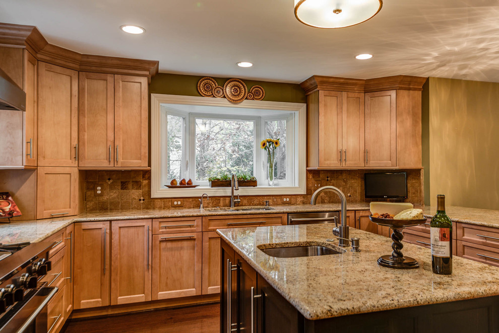 Mid-sized transitional u-shaped dark wood floor eat-in kitchen photo in DC Metro with an undermount sink, recessed-panel cabinets, medium tone wood cabinets, granite countertops, brown backsplash, stone tile backsplash, stainless steel appliances and an island