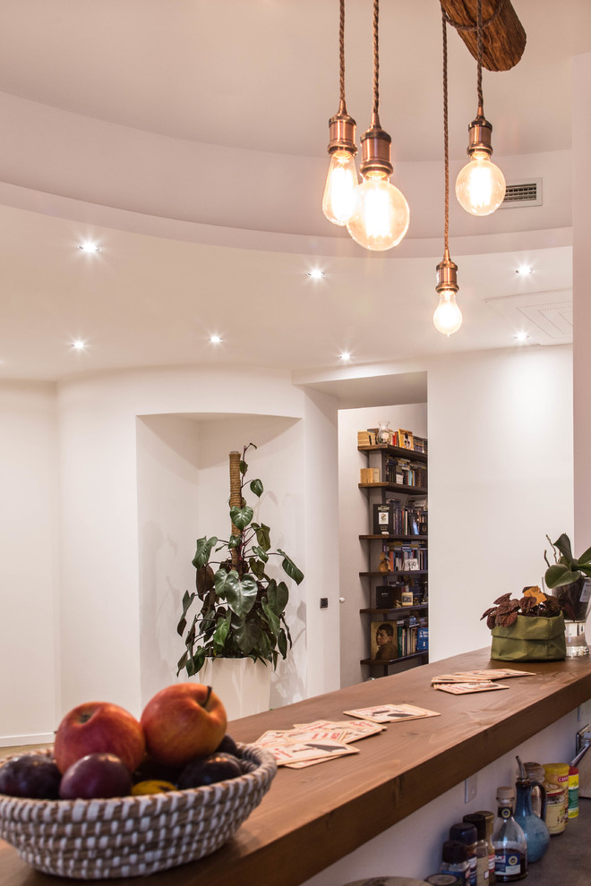 Vista della libreria su misura dal ripiano snack