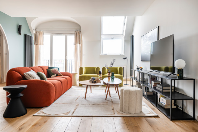 Un duplex color&eacute; contemporary-vardagsrum