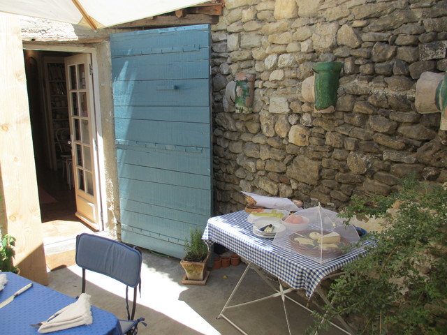 Venasque campagne-terrasse-et-patio