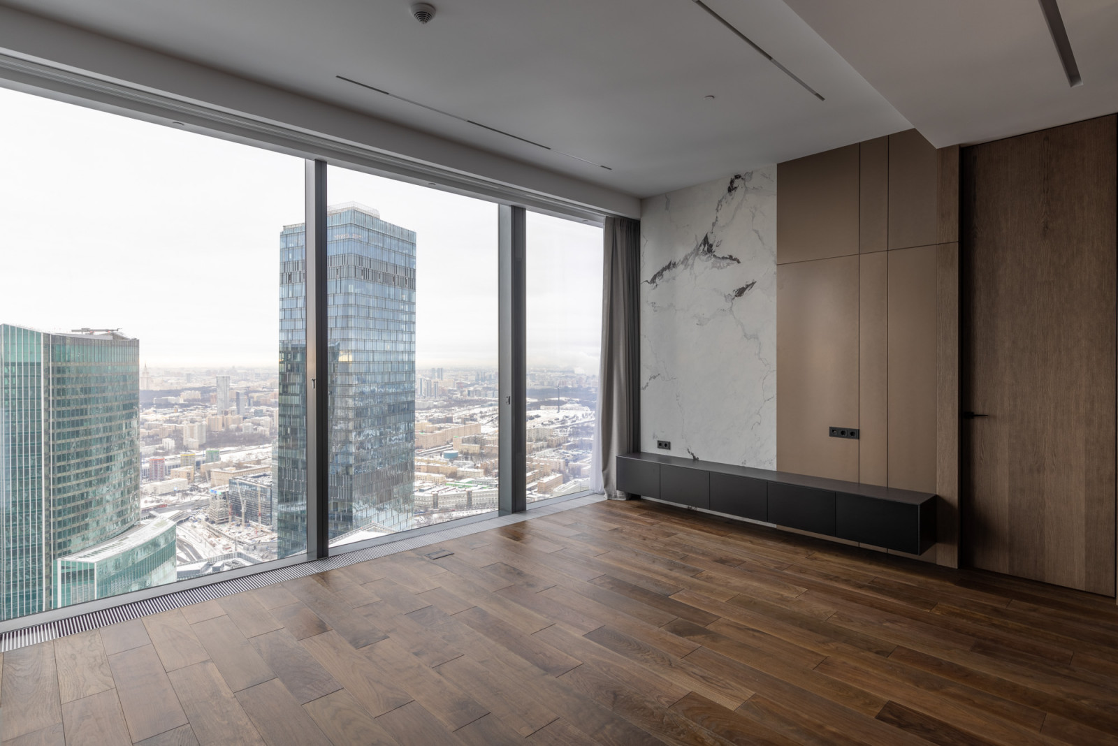 One-bedroom apartment in Skyscraper