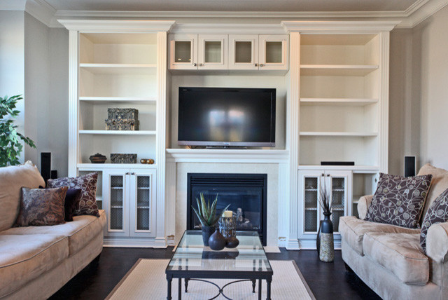 Design ideas for a transitional family room in Toronto.