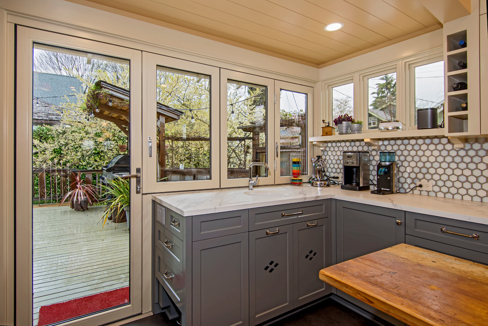 Transitional home design photo in Seattle