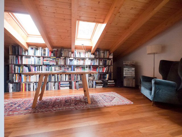 Loft-style attic rustik-vardagsrum