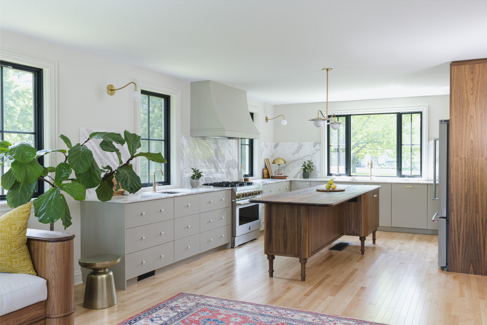 Kitchen - transitional kitchen idea in Ottawa