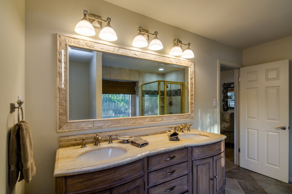 Example of a transitional home design design in Austin