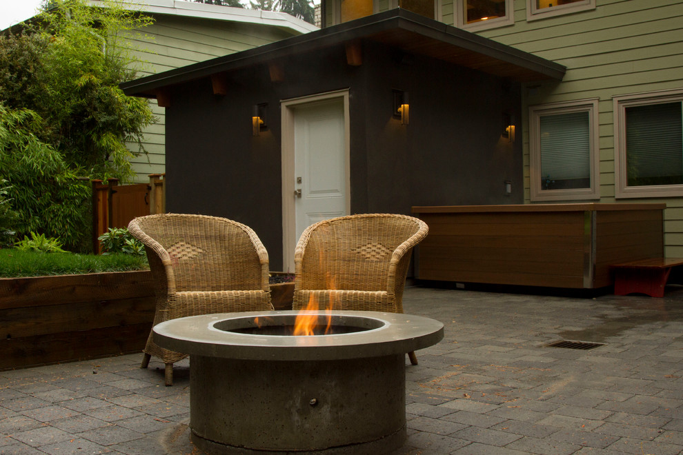 Photo of a traditional patio in Vancouver.