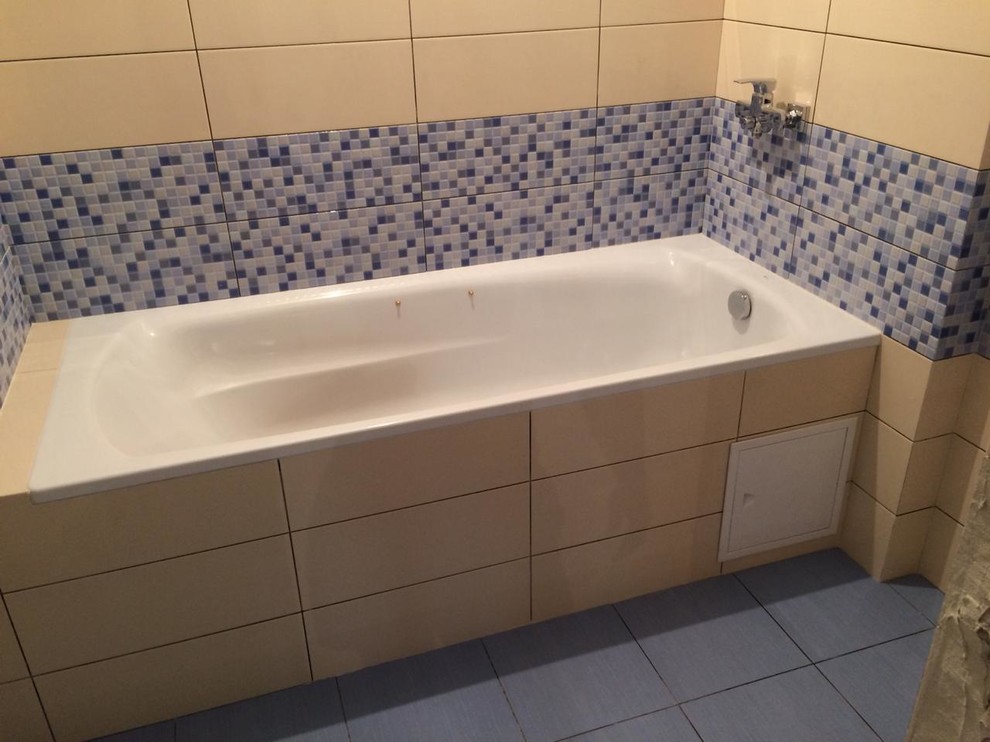 Процесс укладки плитки