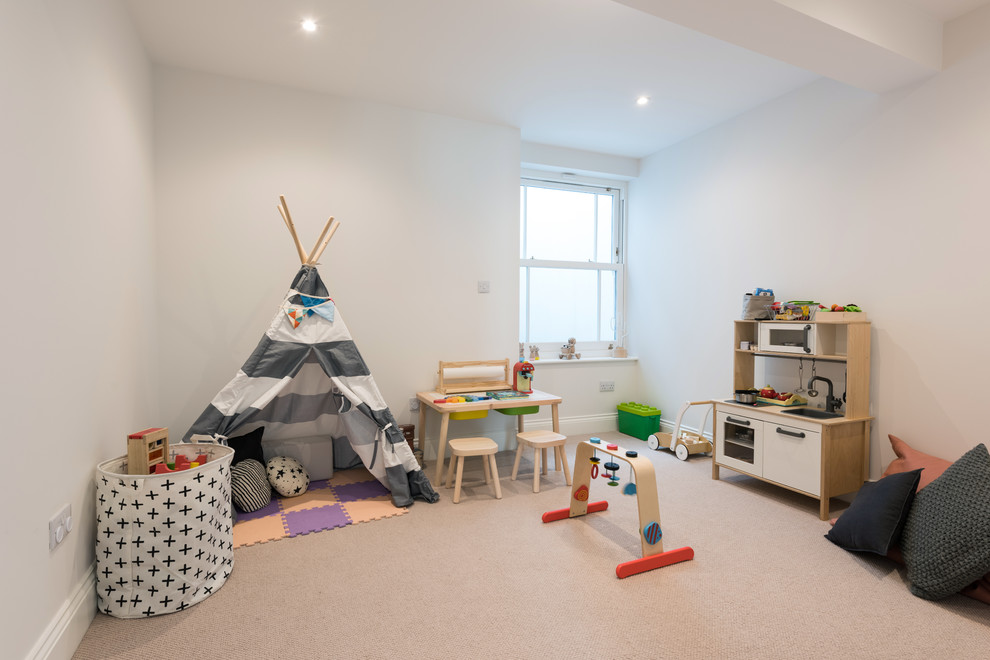 This is an example of a transitional kids' room in London.