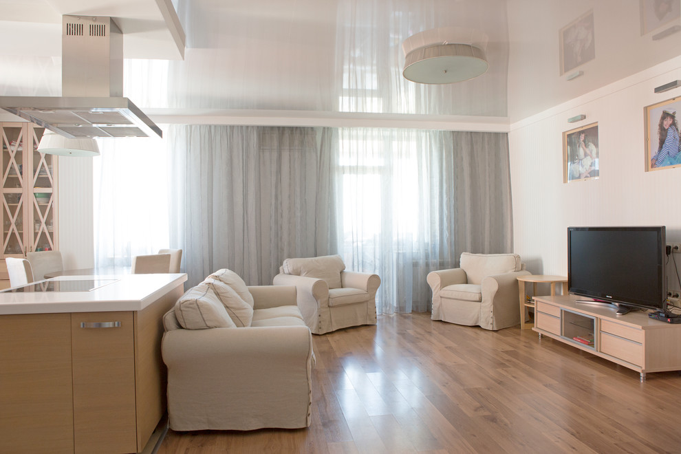 Photo of a transitional living room in Novosibirsk.