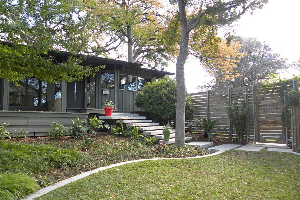 Inspiration for a midcentury one-storey exterior in Dallas.