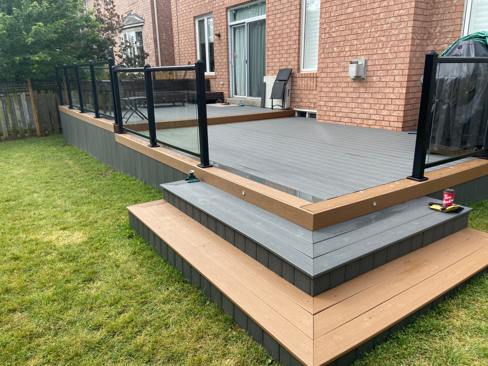 Photo of a contemporary terrace in Toronto.