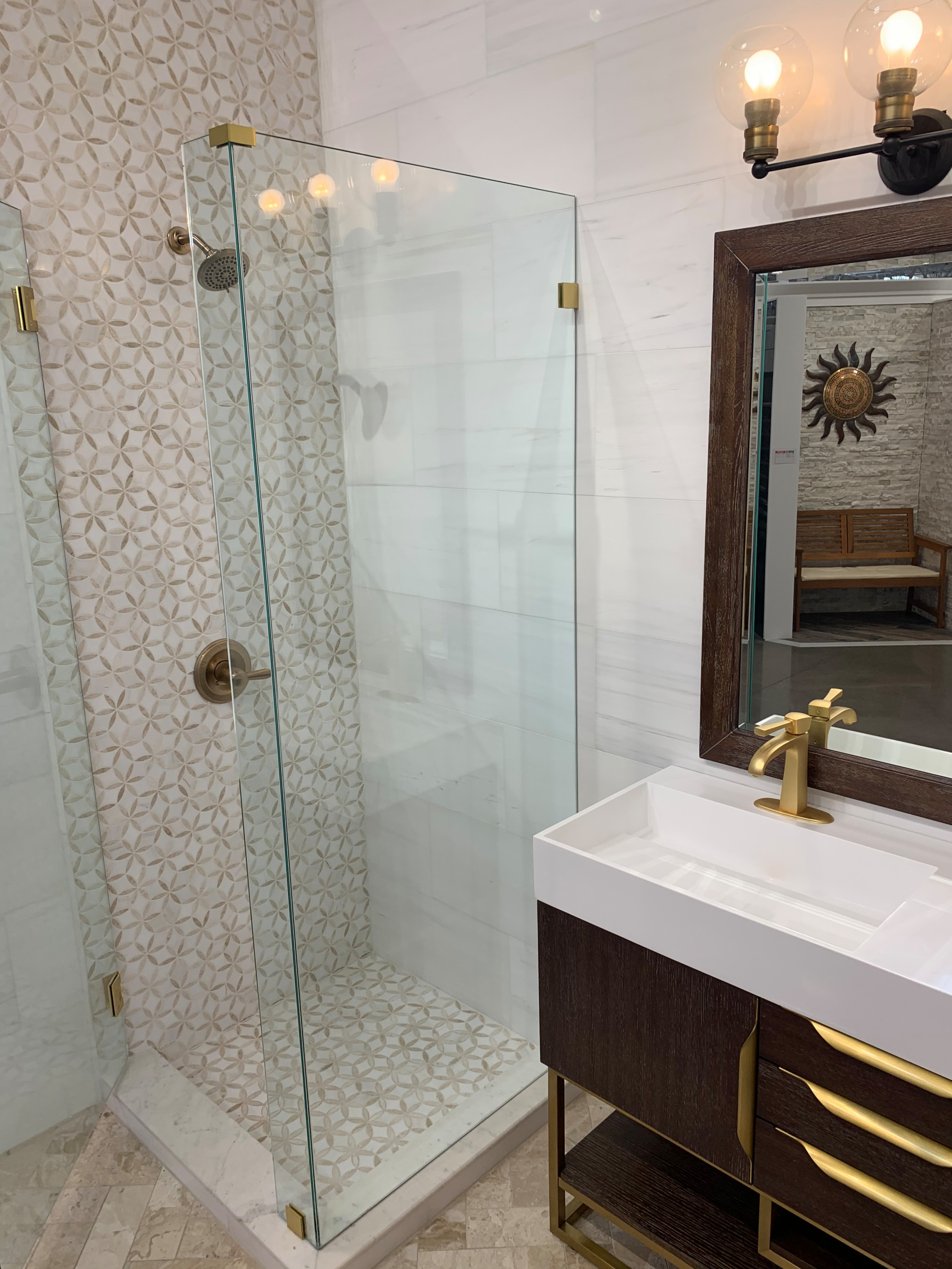 SMALL SHOWER & BOLD TILE CREATE A LARGE ELEGANT LOOK!