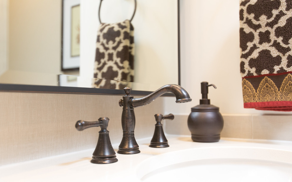 Transitional home design photo in Phoenix