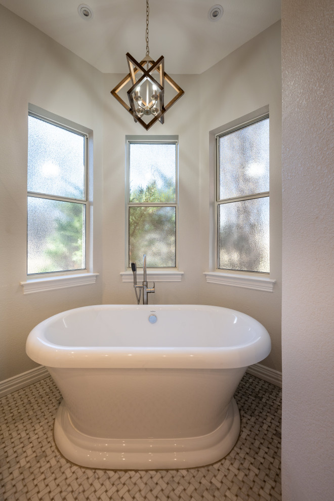 Crossvine | Master + Guest Bathroom