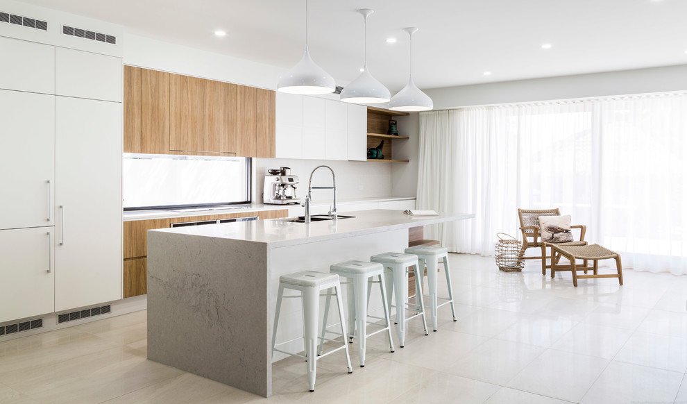 Photo of a contemporary kitchen in Gold Coast - Tweed.