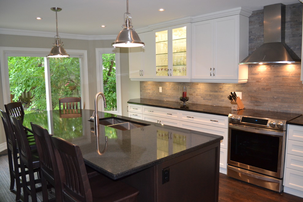 Kitchen - transitional kitchen idea in Toronto