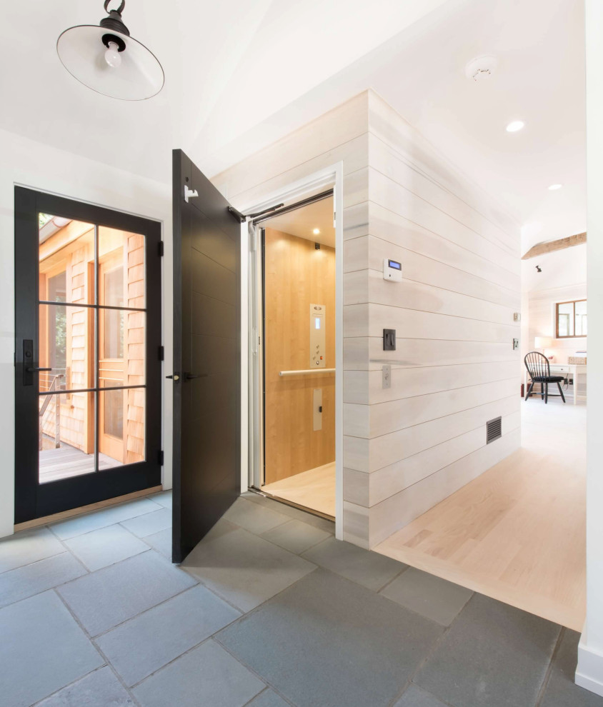 Entryway photo in Bridgeport