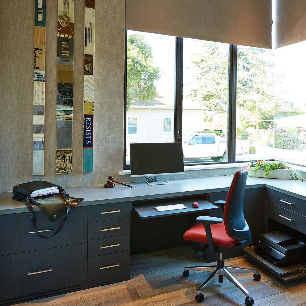 Design ideas for a modern home office in San Francisco.