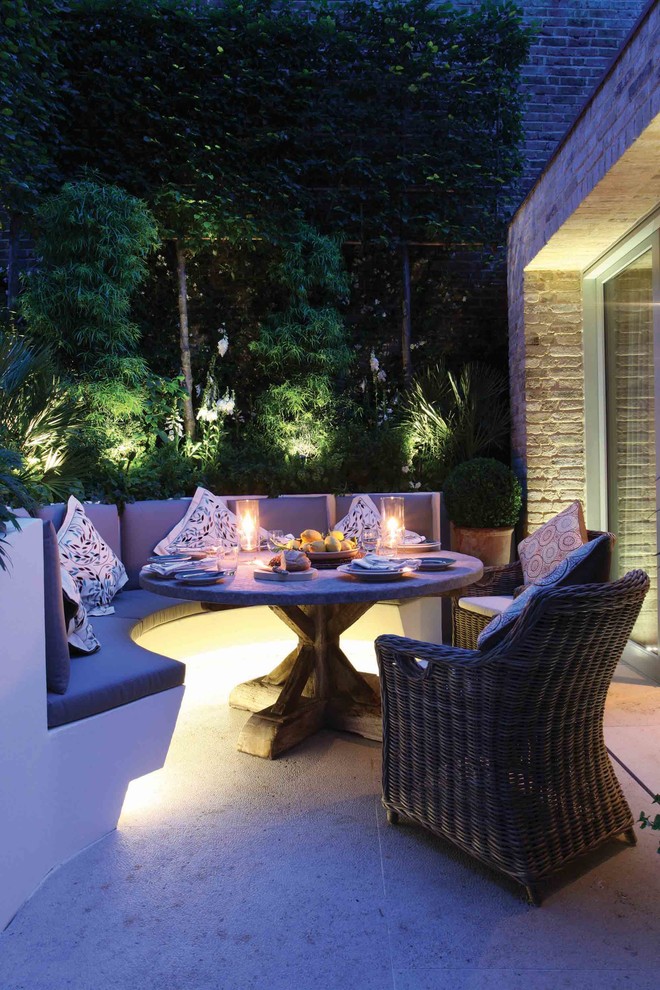Photo of a mid-sized contemporary backyard patio in London.