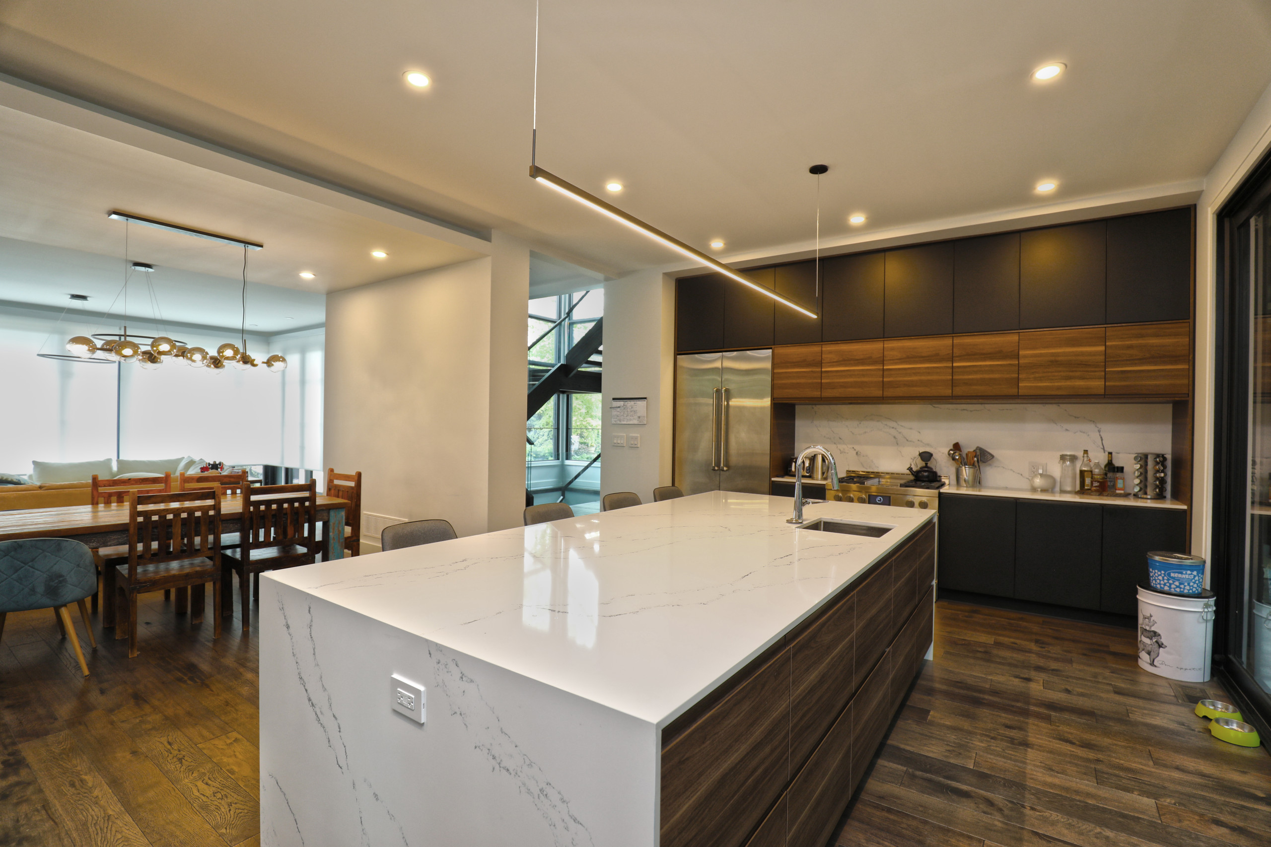 Modern Home in Burlington, Ontario Modern Home in Burlington, Ontario