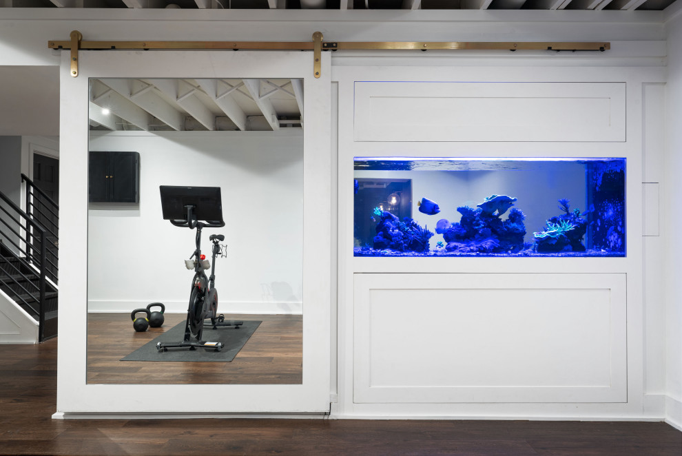 This is an example of a medium sized modern home gym in Columbus with white walls, vinyl flooring and brown floors.