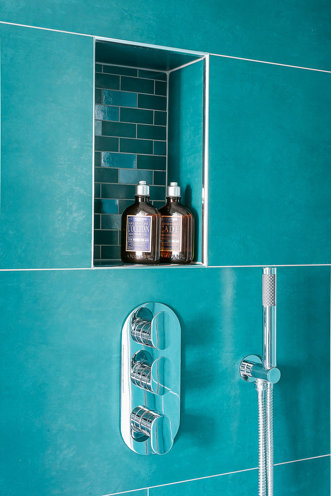 Photo of a contemporary bathroom in London.