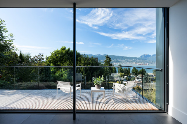 Cassius Renovation modern-terrace