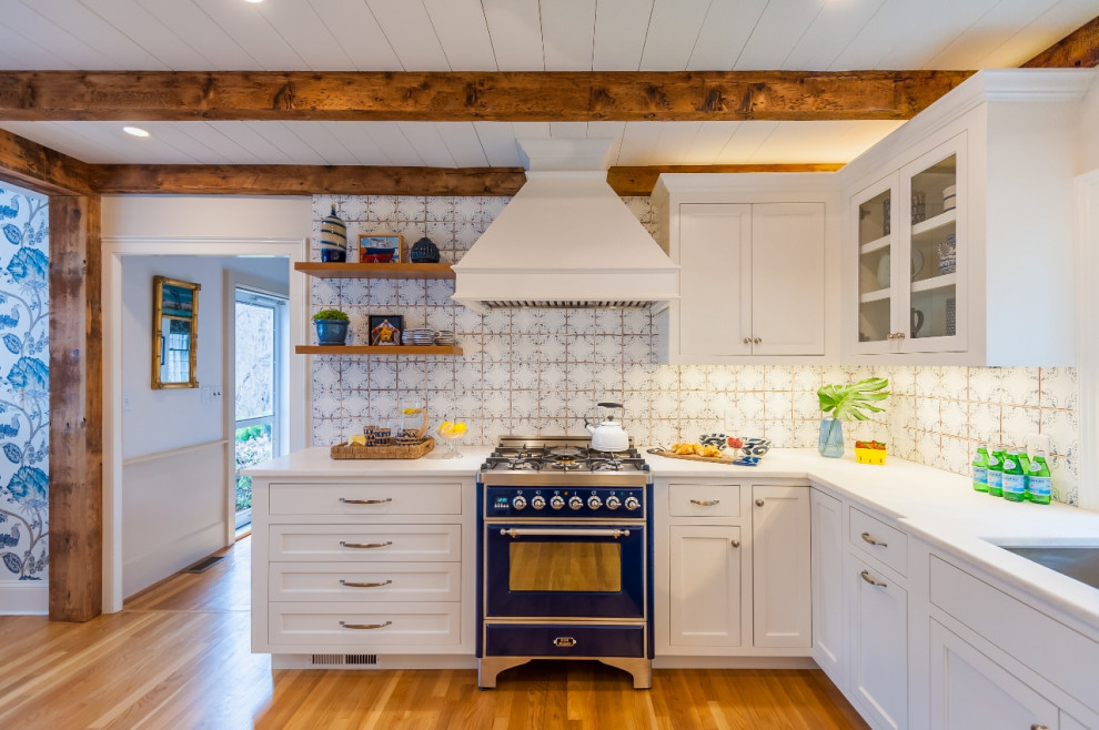 Example of a classic kitchen design in Boston