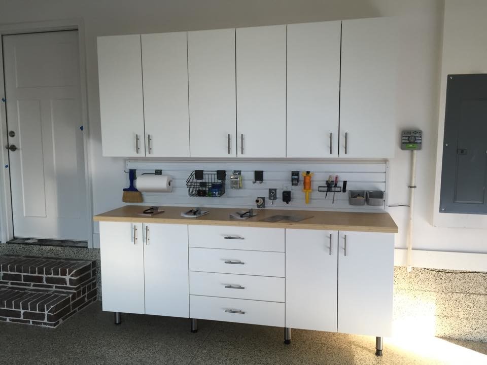 Mid-sized transitional attached two-car garage photo in Phoenix