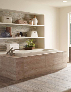 Badezimmer Mit Fliesen In Holzoptik Und Buntem Boden Ideen Design Bilder August 2020 Houzz De