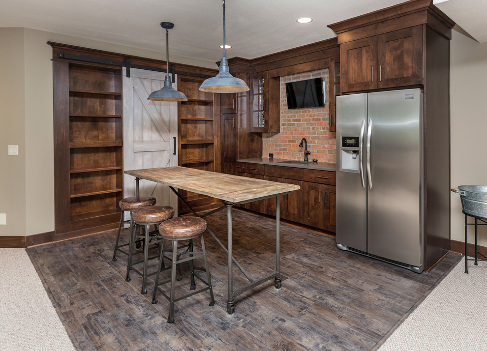 Small mountain style home bar photo in Cedar Rapids