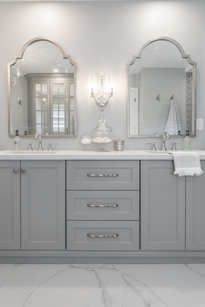 Transitional home design photo in Toronto