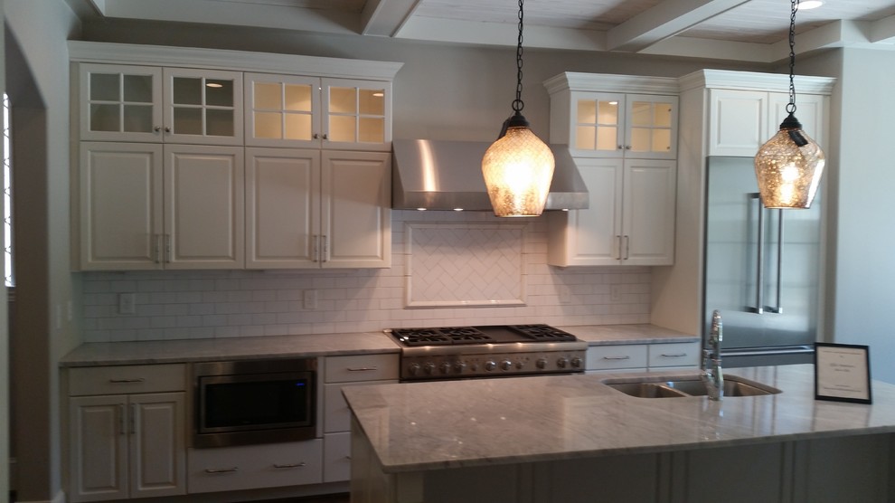 Inspiration for a transitional kitchen remodel in Birmingham